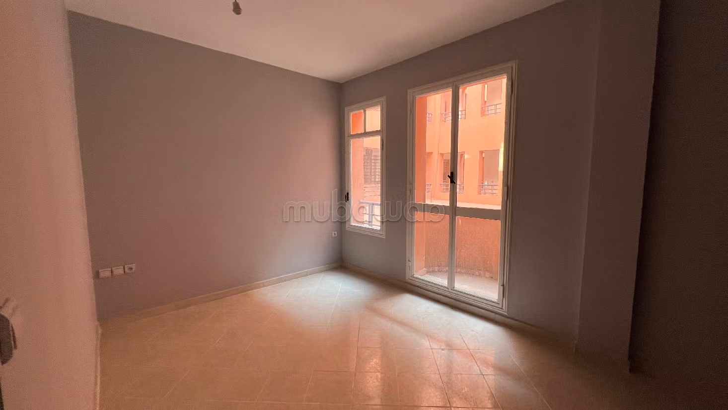 شقة للبيع ب عين مزوار. 3 غرف ممتازة. مصعد. 