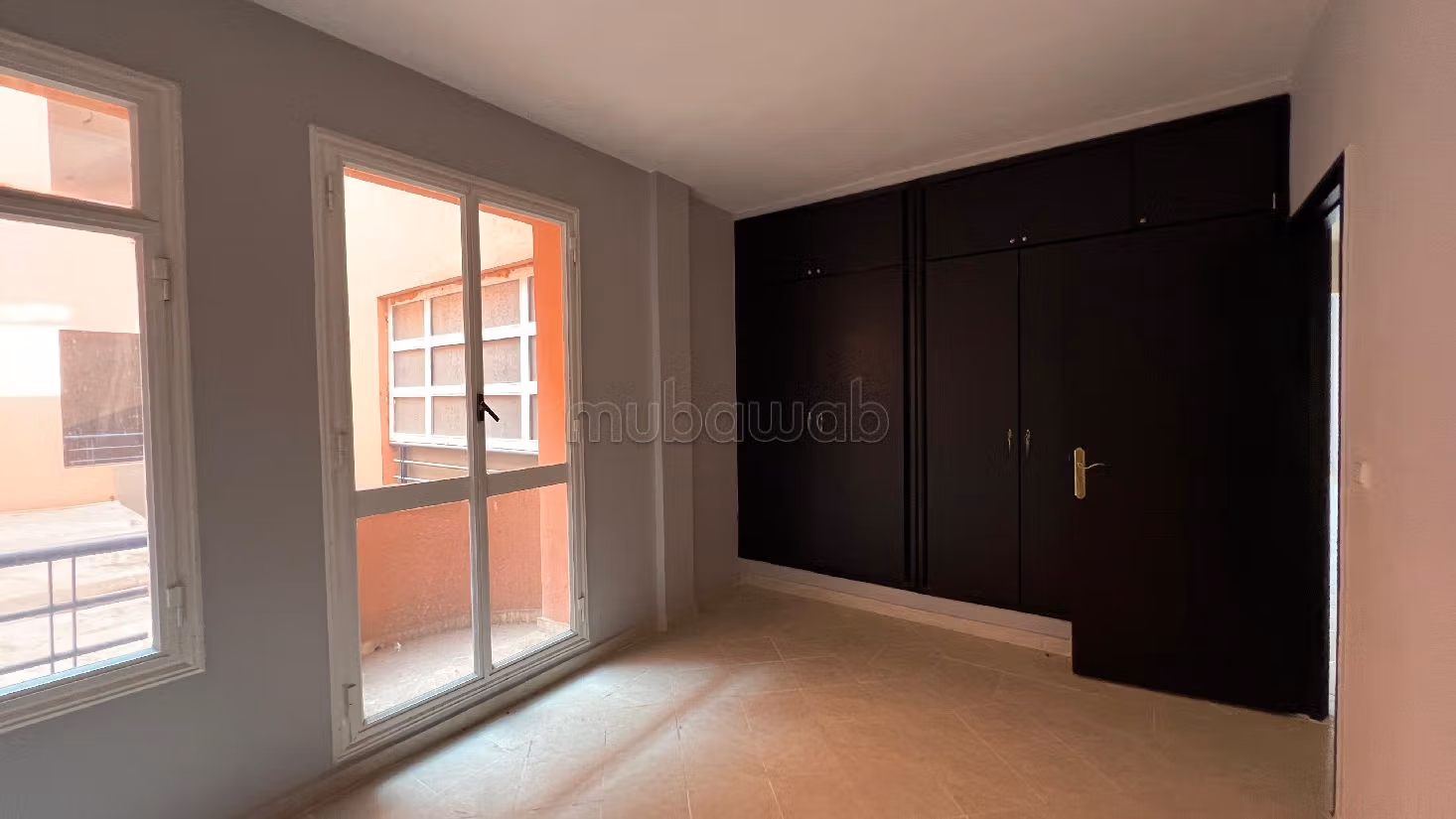 شقة للبيع ب عين مزوار. 3 غرف ممتازة. مصعد. 