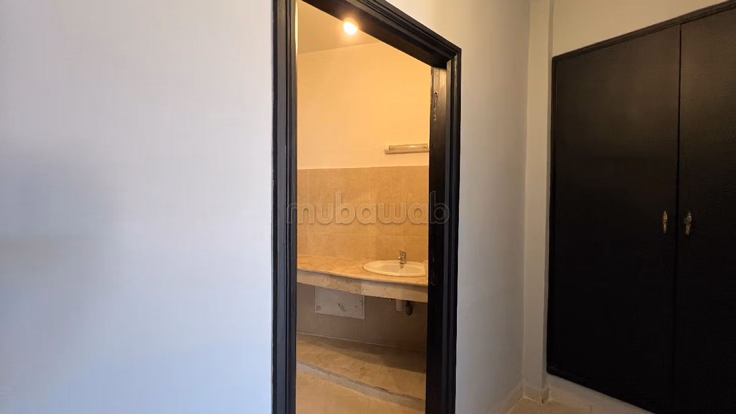 شقة للبيع ب عين مزوار. 3 غرف ممتازة. مصعد. 