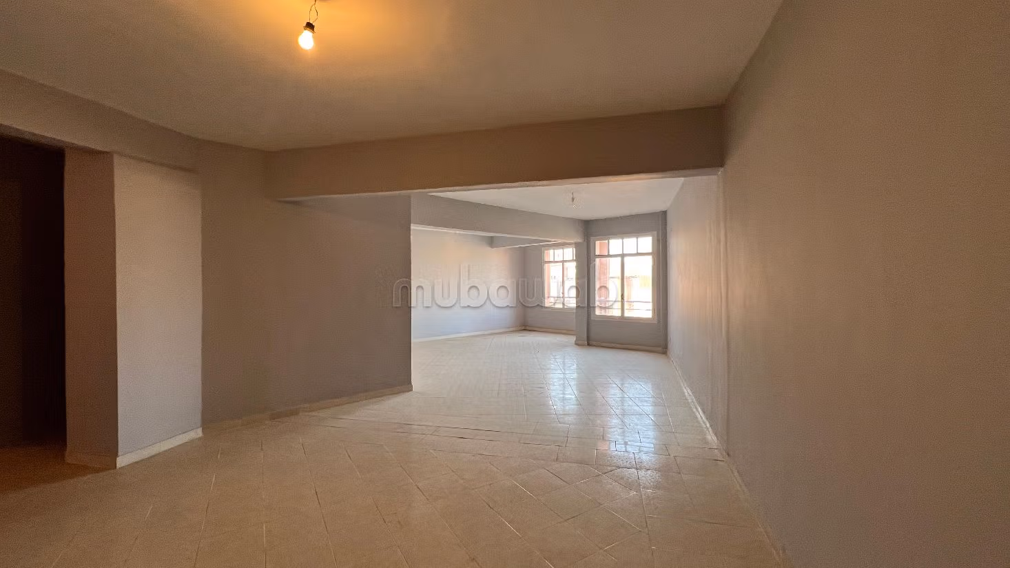 شقة للبيع ب عين مزوار. 3 غرف ممتازة. مصعد. 