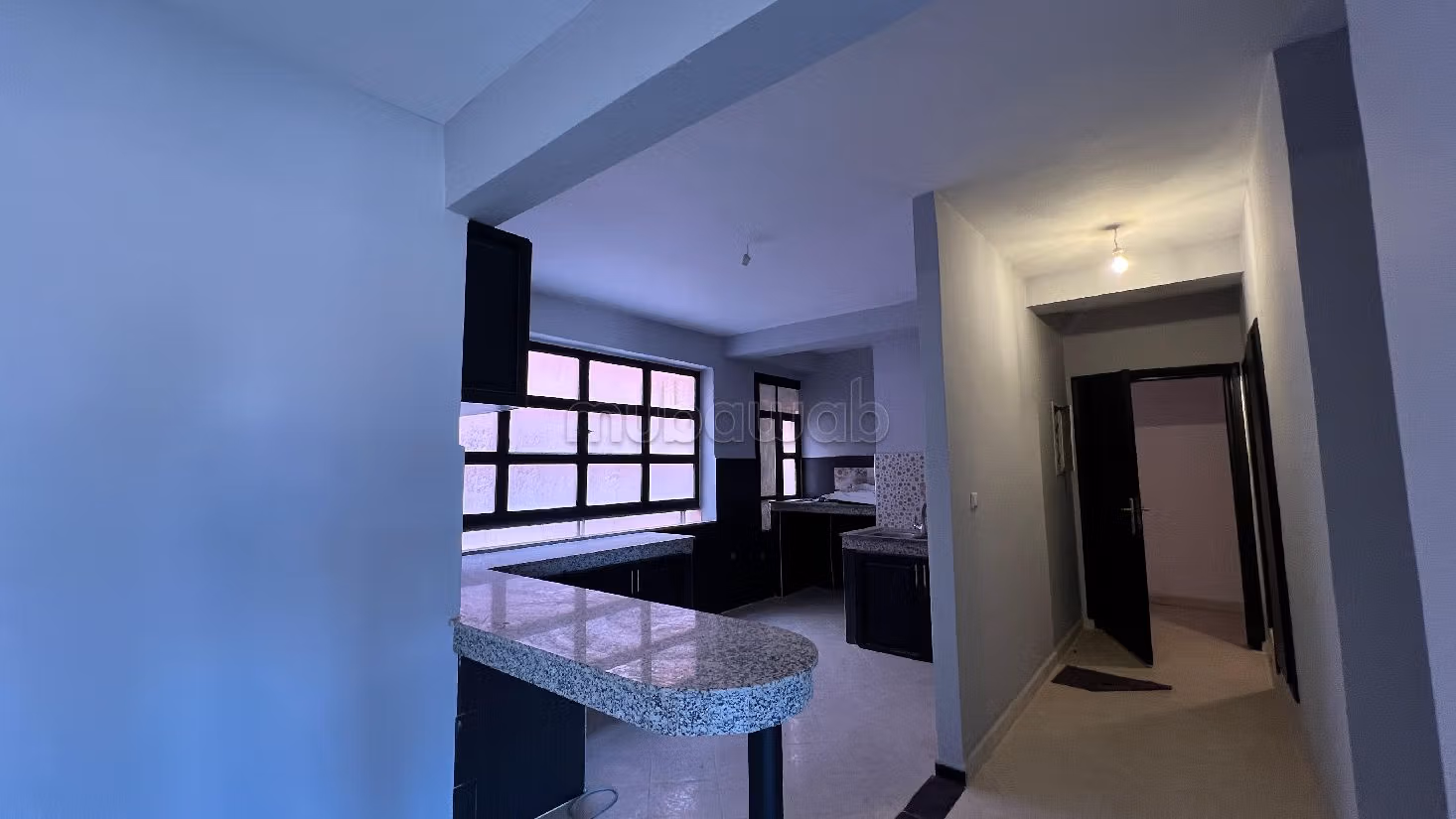 شقة للبيع ب عين مزوار. 3 غرف ممتازة. مصعد. 