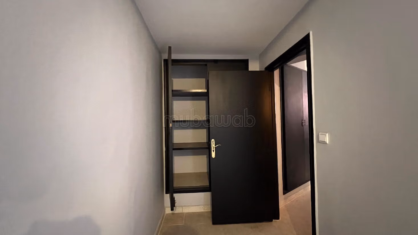 شقة للبيع ب عين مزوار. 3 غرف ممتازة. مصعد. 