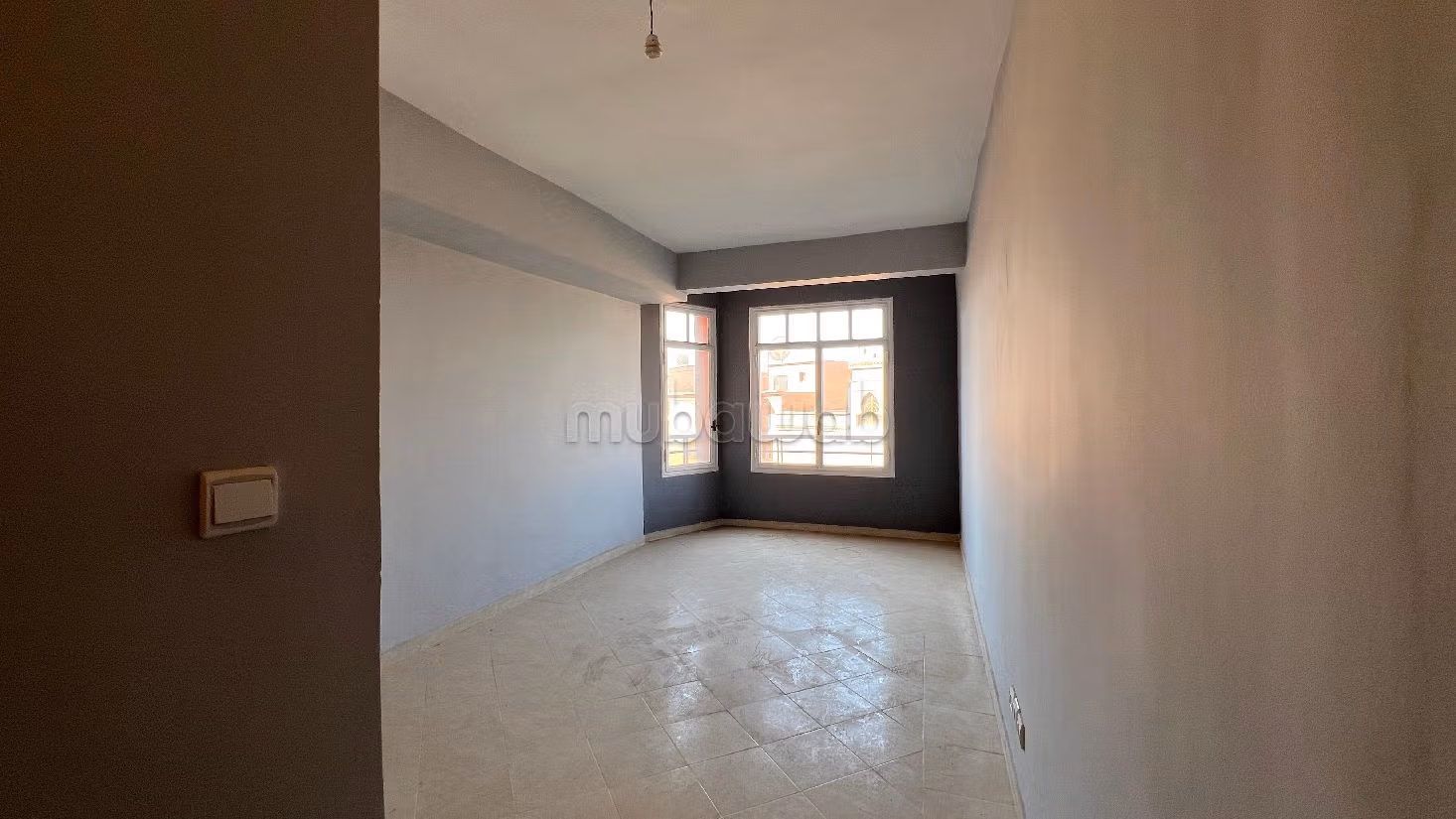 شقة للبيع ب عين مزوار. 3 غرف ممتازة. مصعد. 