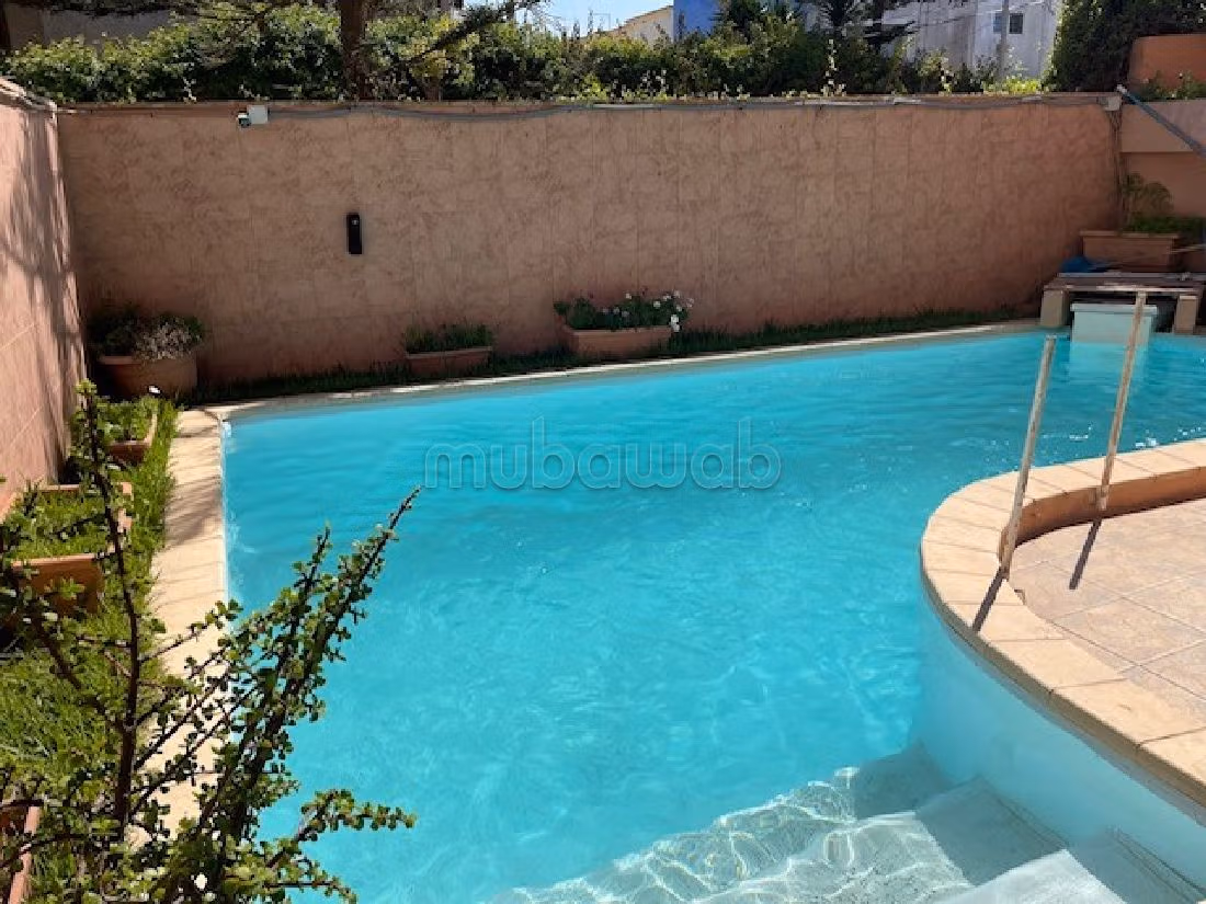 منزل للبيع ب مونيكا. 7 غرف. مفروشة