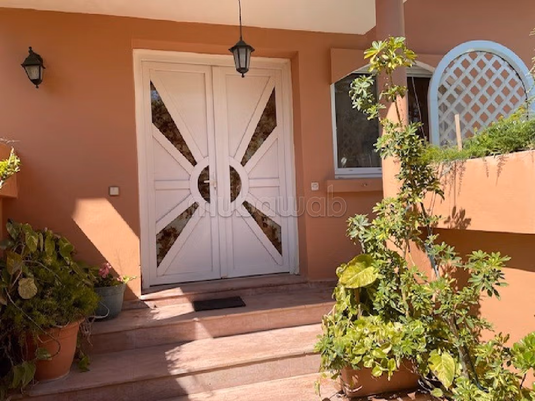 منزل للبيع ب مونيكا. 7 غرف. مفروشة