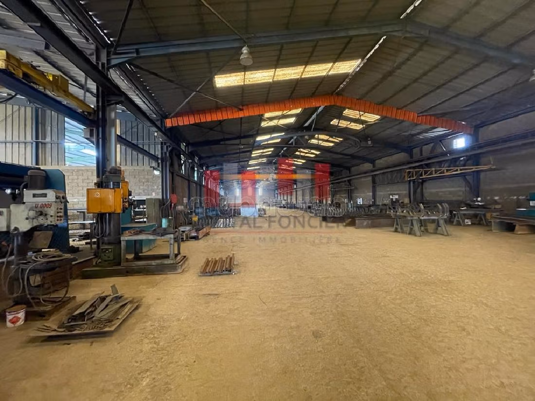 Commercieel vastgoed om te huren in Zone industrielle. Oppervlakte 9000 m²
