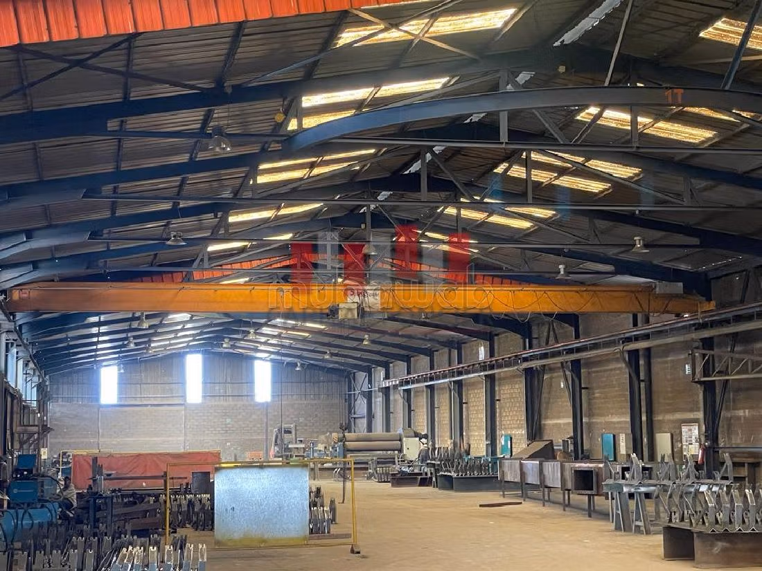 Commercieel vastgoed om te huren in Zone industrielle. Oppervlakte 9000 m²