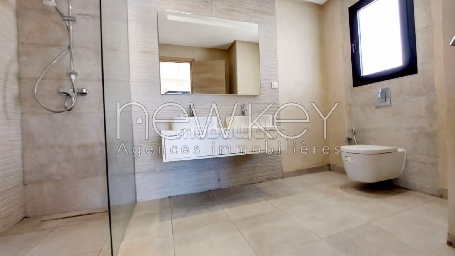 Luxury villa for rent. 4 lovely rooms. Parking spaces and beautiful garden