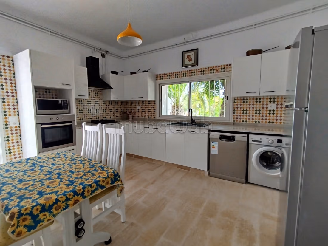 Beautiful villa for rent in Hammamet. 4 comfortable rooms. Cellar