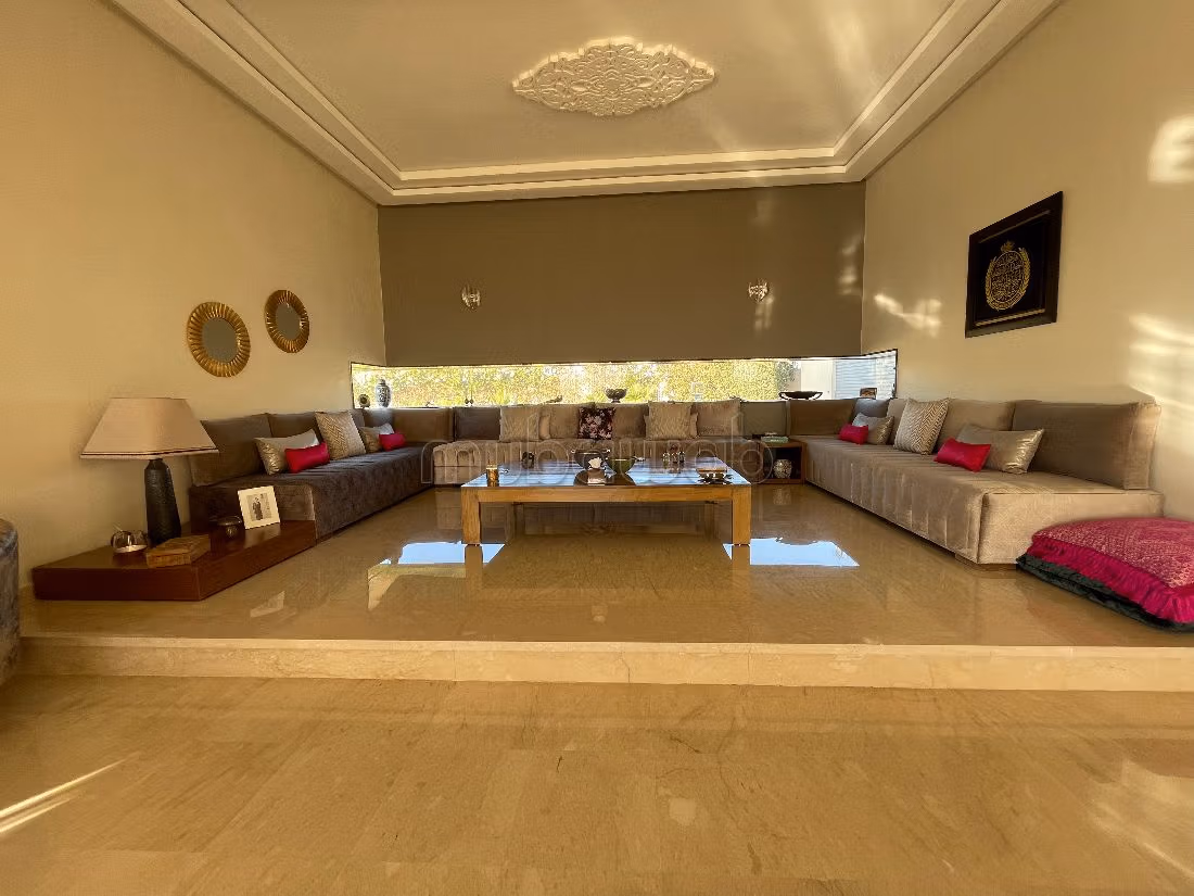 Te koop: villa's en luxe woningen. 8 Ruimtes. Open haard en privézwembad. 