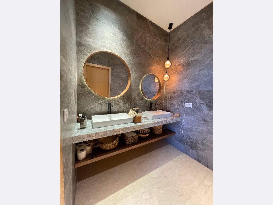 Te koop: villa's en luxe woningen. 8 Ruimtes. Open haard en privézwembad. 