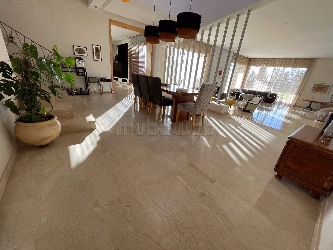 Te koop: villa's en luxe woningen. 8 Ruimtes. Open haard en privézwembad. 