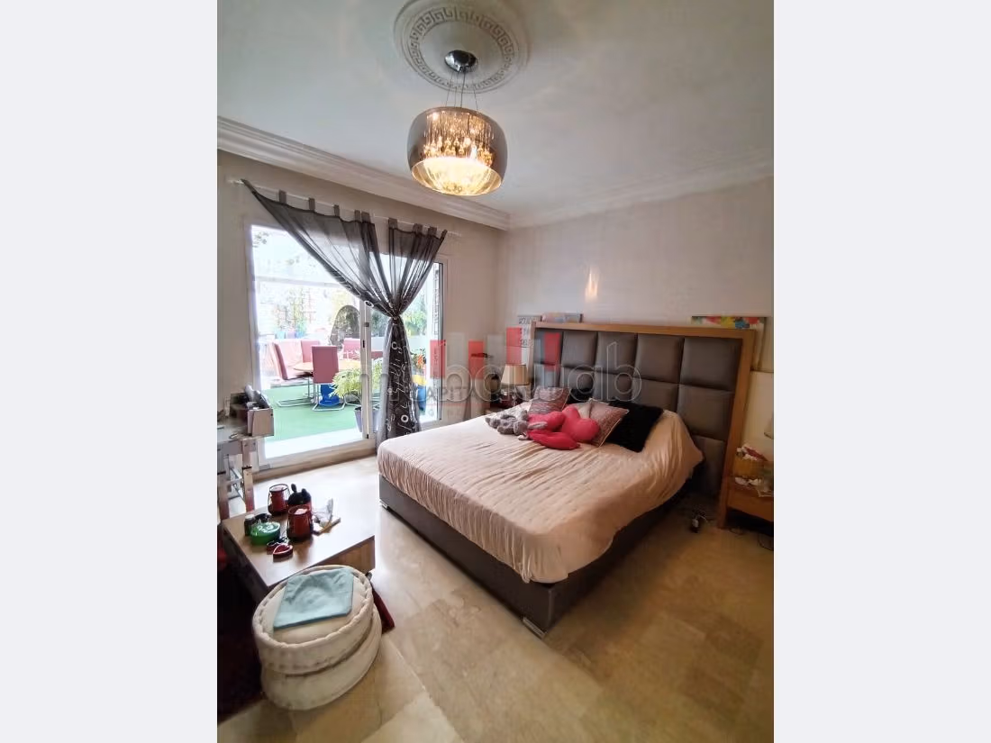 Fabulous apartment for sale in Les princesses. Large area 163 m². Carpark and elevator. 