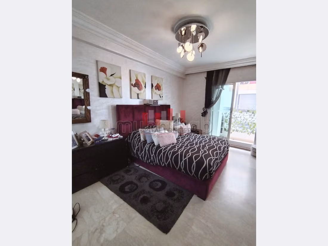 Fabulous apartment for sale in Les princesses. Large area 163 m². Carpark and elevator. 