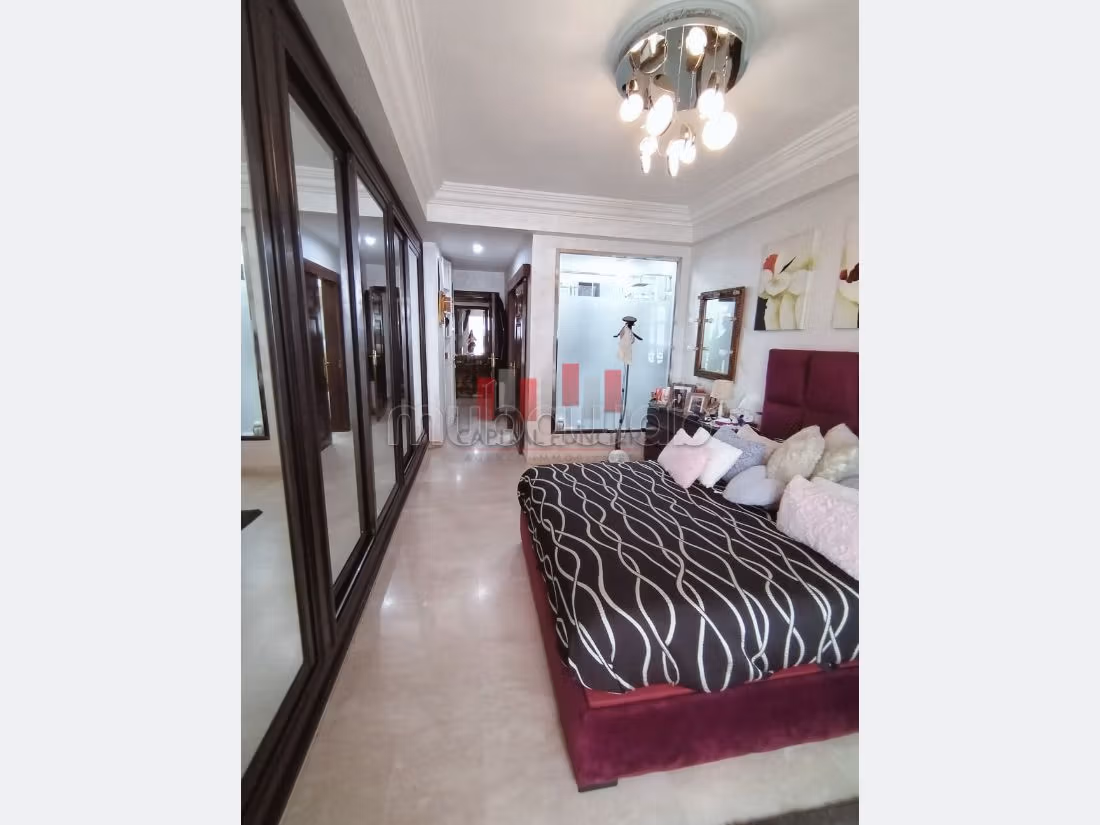 Fabulous apartment for sale in Les princesses. Large area 163 m². Carpark and elevator. 