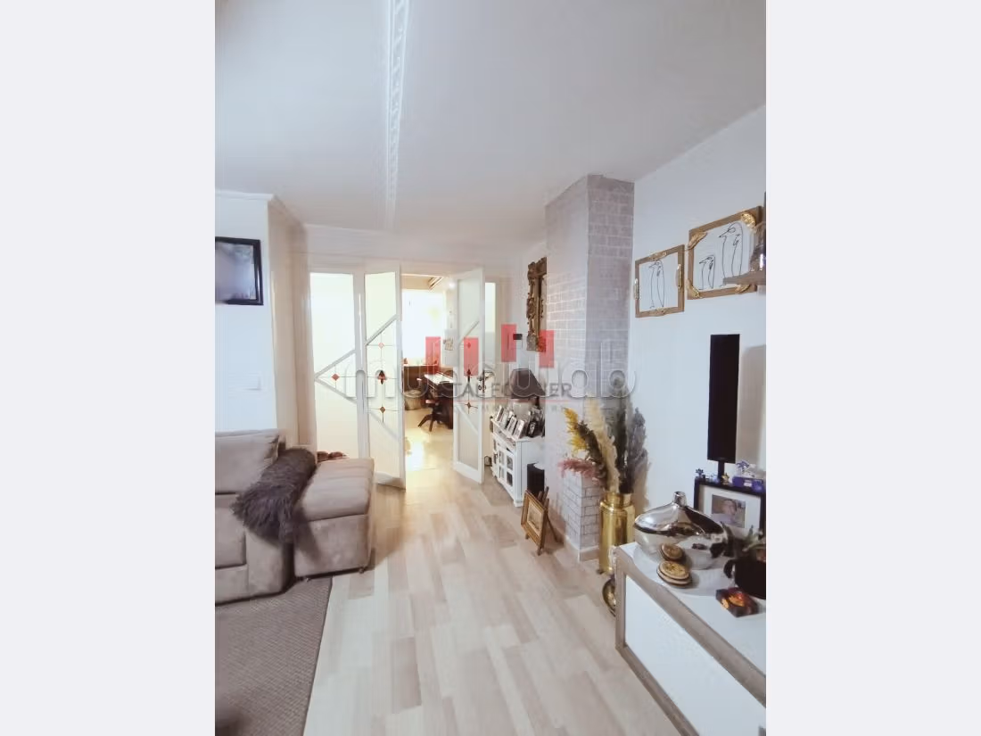 Fabulous apartment for sale in Les princesses. Large area 163 m². Carpark and elevator. 