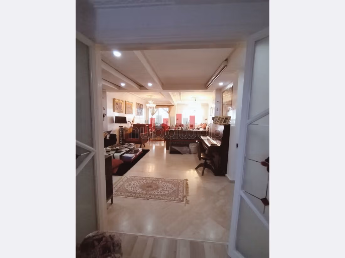 Fabulous apartment for sale in Les princesses. Large area 163 m². Carpark and elevator. 