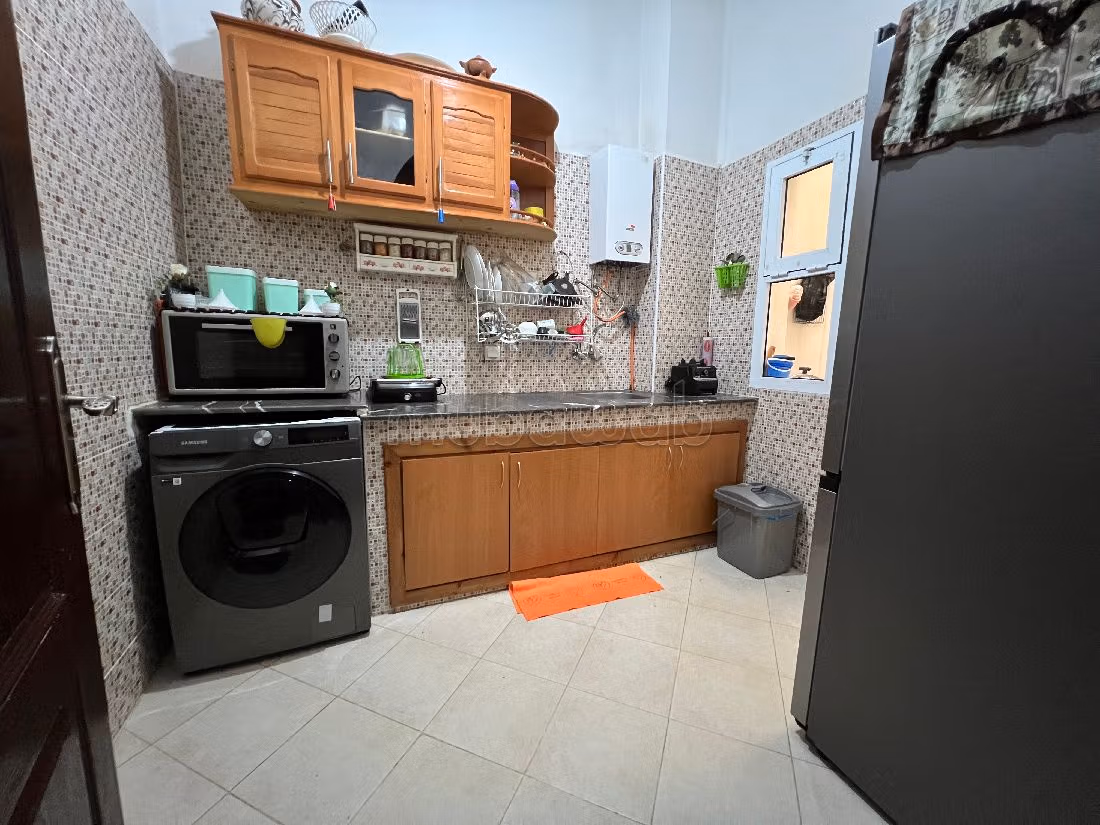 Apartments for rent in Tanja Balia. 3 rooms. Typical Moroccan living room, secured residence.
