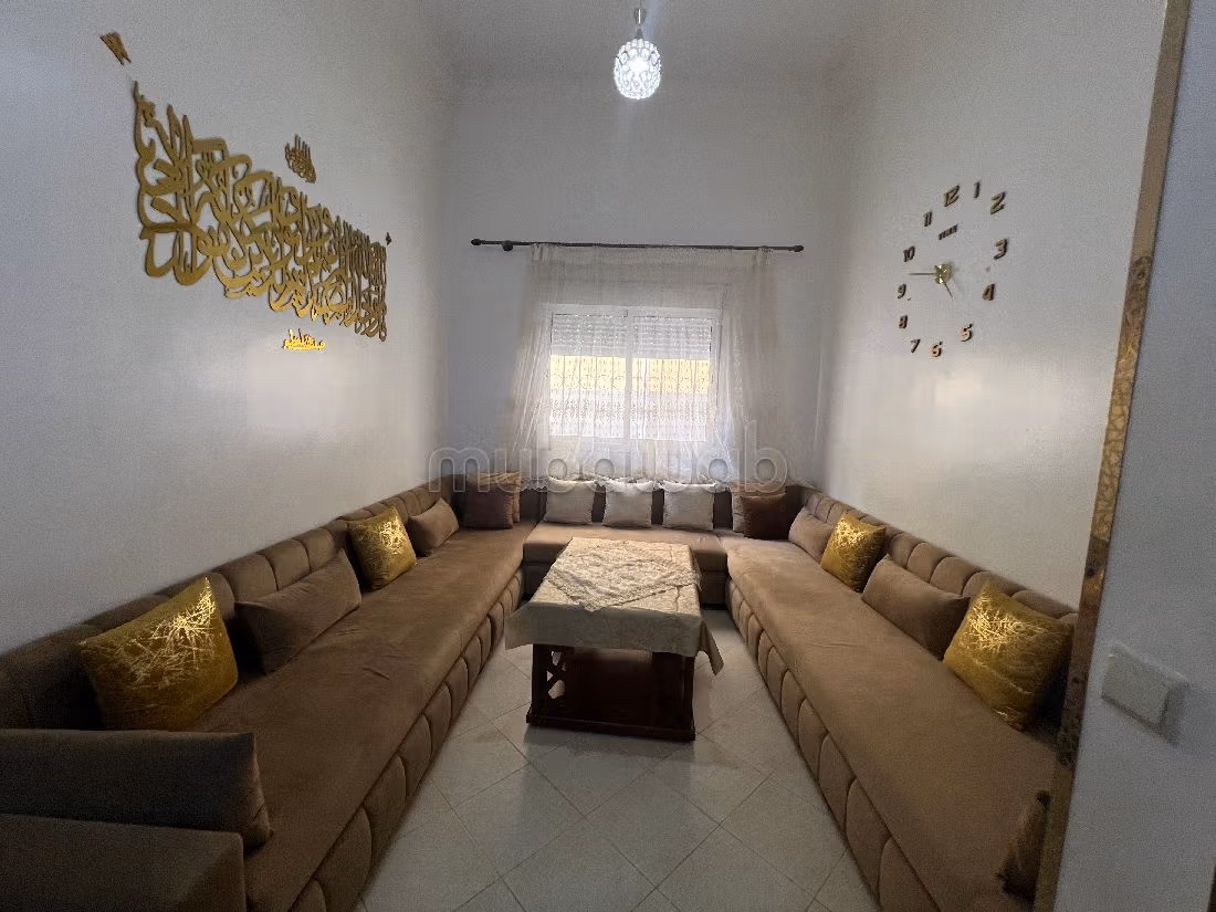 Apartments for rent in Tanja Balia. 3 rooms. Typical Moroccan living room, secured residence.