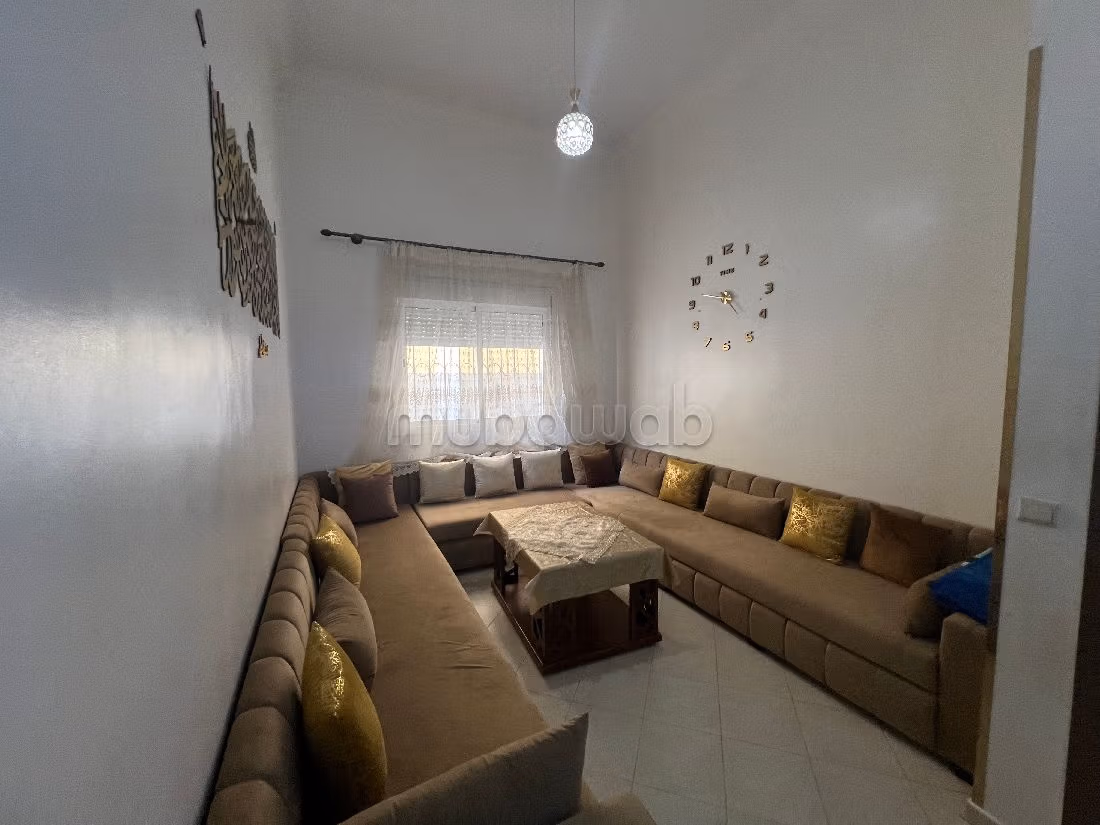 Apartments for rent in Tanja Balia. 3 rooms. Typical Moroccan living room, secured residence.