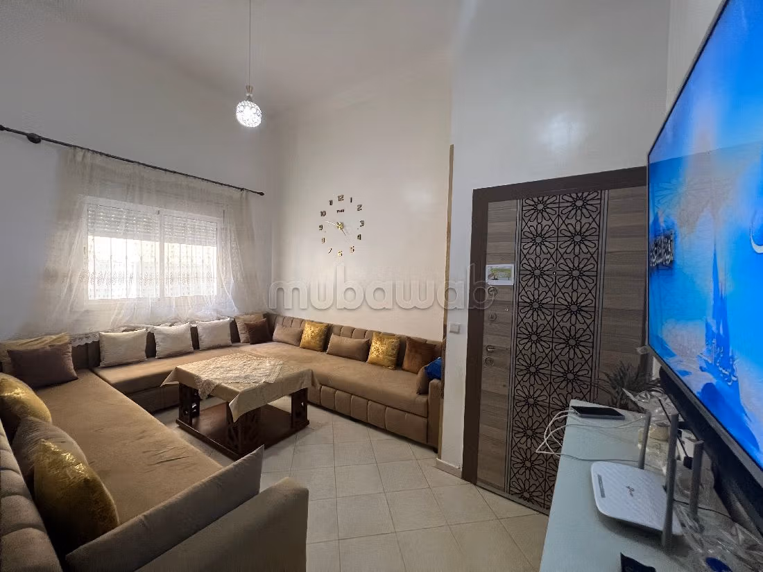 Apartments for rent in Tanja Balia. 3 rooms. Typical Moroccan living room, secured residence.