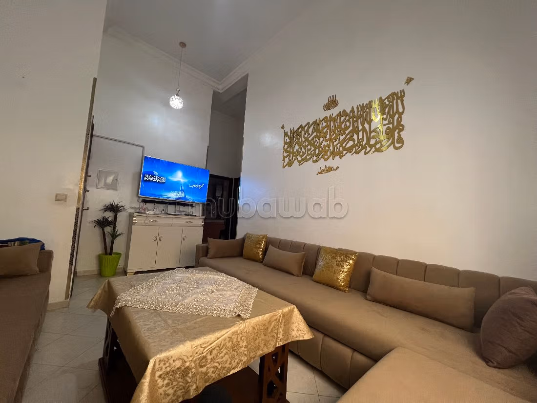 Apartments for rent in Tanja Balia. 3 rooms. Typical Moroccan living room, secured residence.