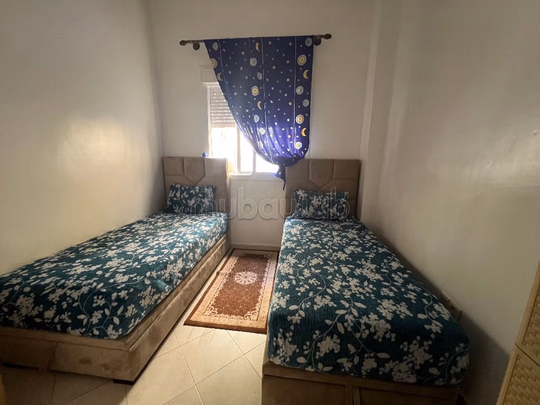 Apartments for rent in Tanja Balia. 3 rooms. Typical Moroccan living room, secured residence.