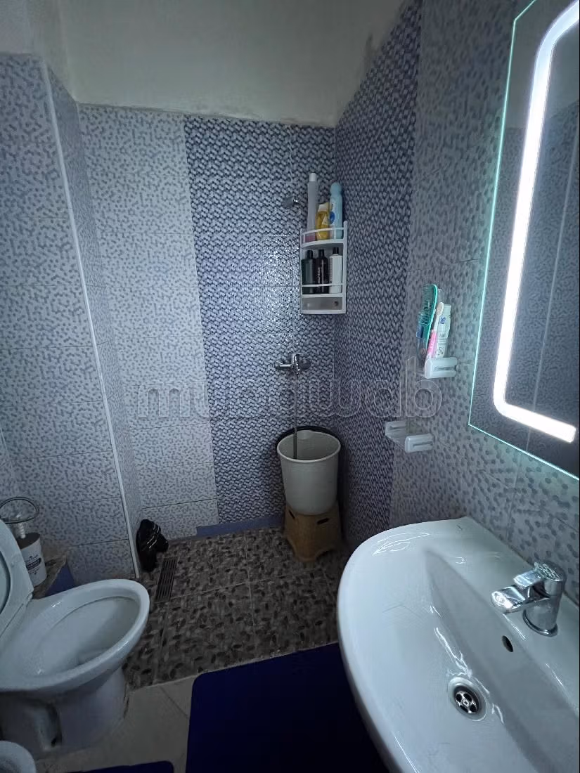 Apartments for rent in Tanja Balia. 3 rooms. Typical Moroccan living room, secured residence.