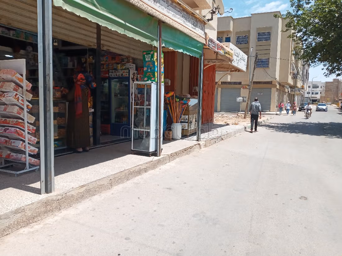 Te koop: commercieel vastgoed in Route ain Chkaf. Totale oppervlakte 50 m². Verstevigde deur.