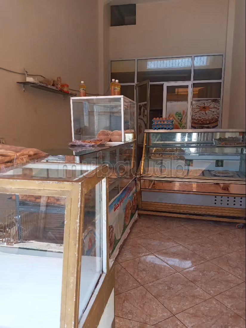 Te koop: commercieel vastgoed in Route ain Chkaf. Totale oppervlakte 50 m². Verstevigde deur.