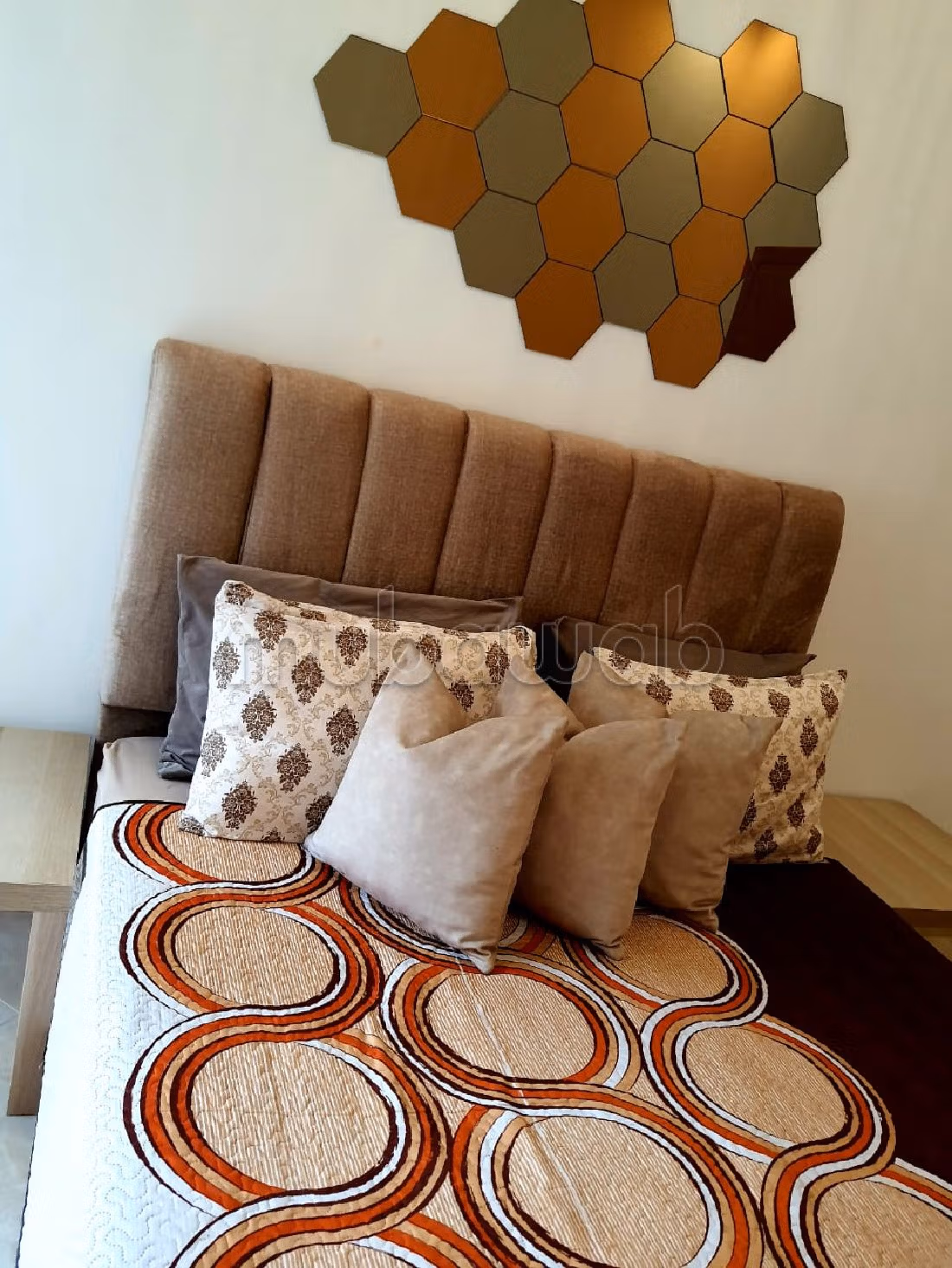 شقق للكراء ب الحي الاداري. المساحة الكلية 106 م². صالة أصيلة ، طبق الأقمار الصناعية