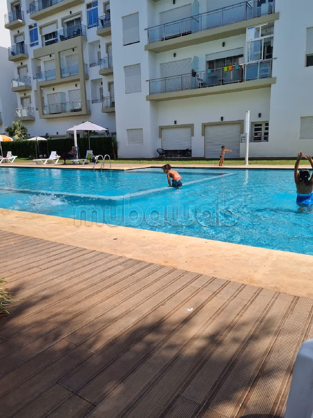 شقق للكراء ب الحي الاداري. المساحة الكلية 106 م². صالة أصيلة ، طبق الأقمار الصناعية