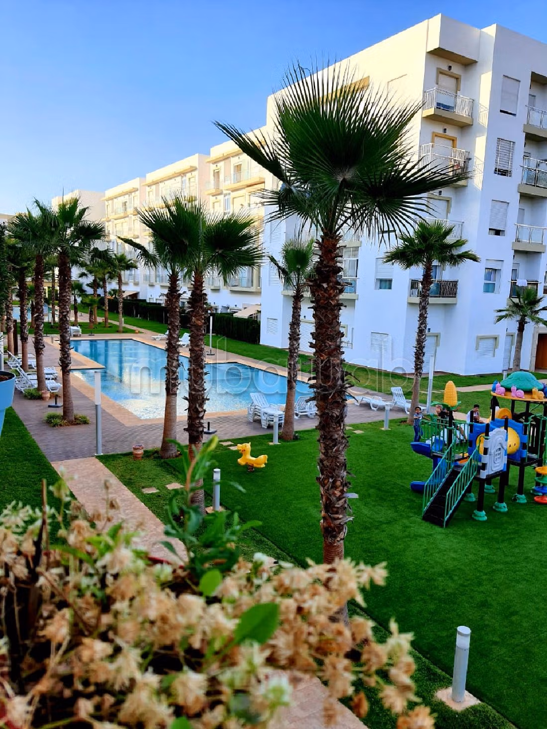 شقق للكراء ب الحي الاداري. المساحة الكلية 106 م². صالة أصيلة ، طبق الأقمار الصناعية