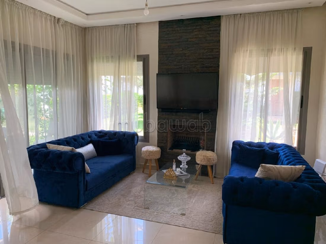 Splendid villa for sale. 6 comfortable rooms. Storage unit