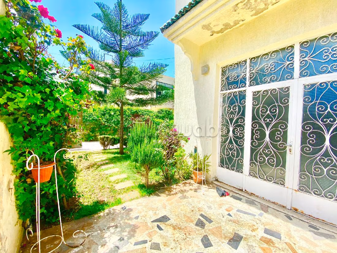 Villa di lusso in vendita a Polo. 8 ampi locali. Riscaldamento