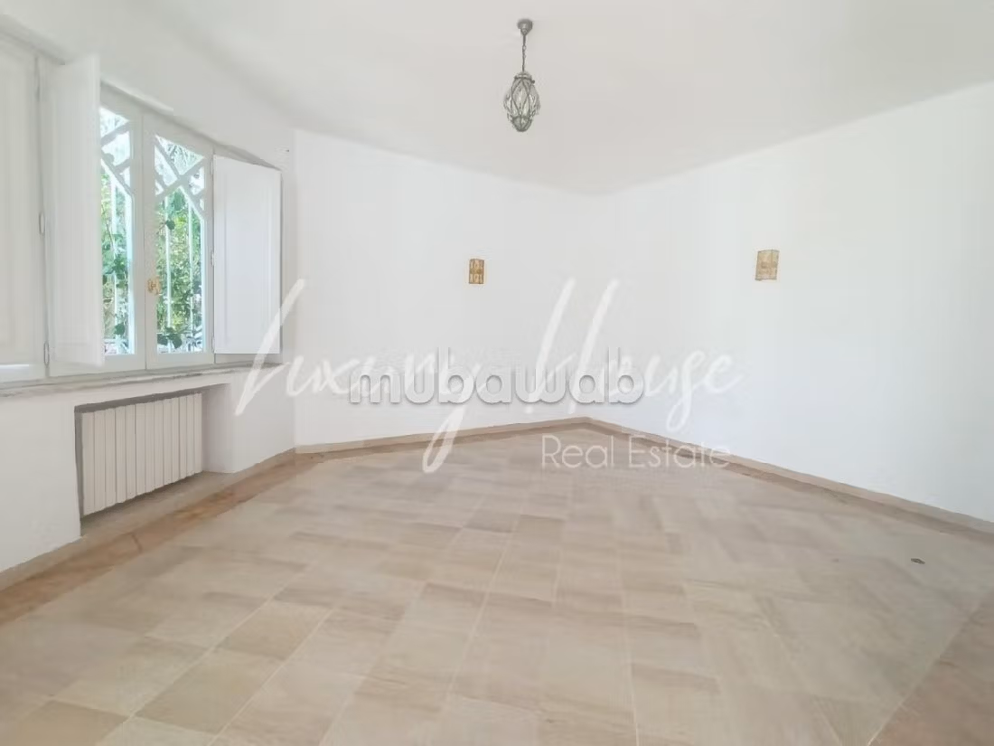 Bellissima casa in affitto. 5 belle camere da letto. Piscina e camino