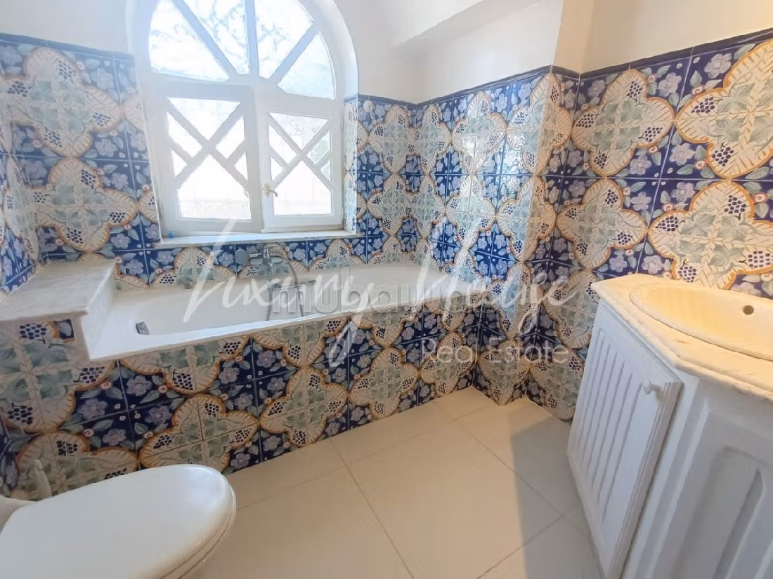 Bellissima casa in affitto. 5 belle camere da letto. Piscina e camino