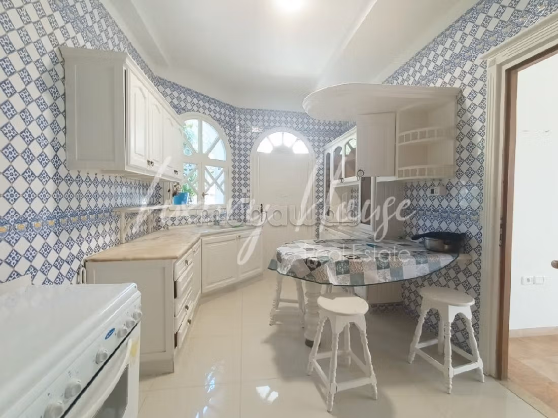 Bellissima casa in affitto. 5 belle camere da letto. Piscina e camino
