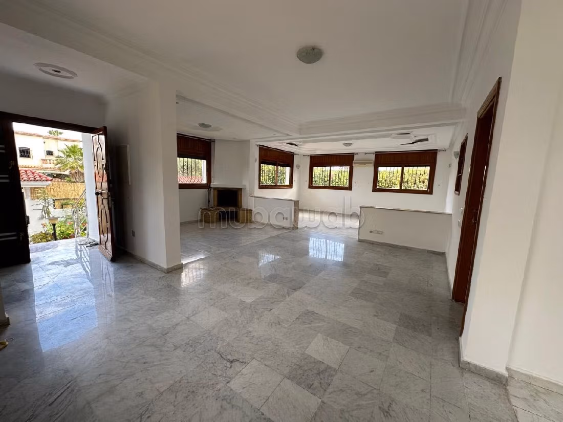 Villa à Louer de 421.0 m² à Rabat, Riyad Extension