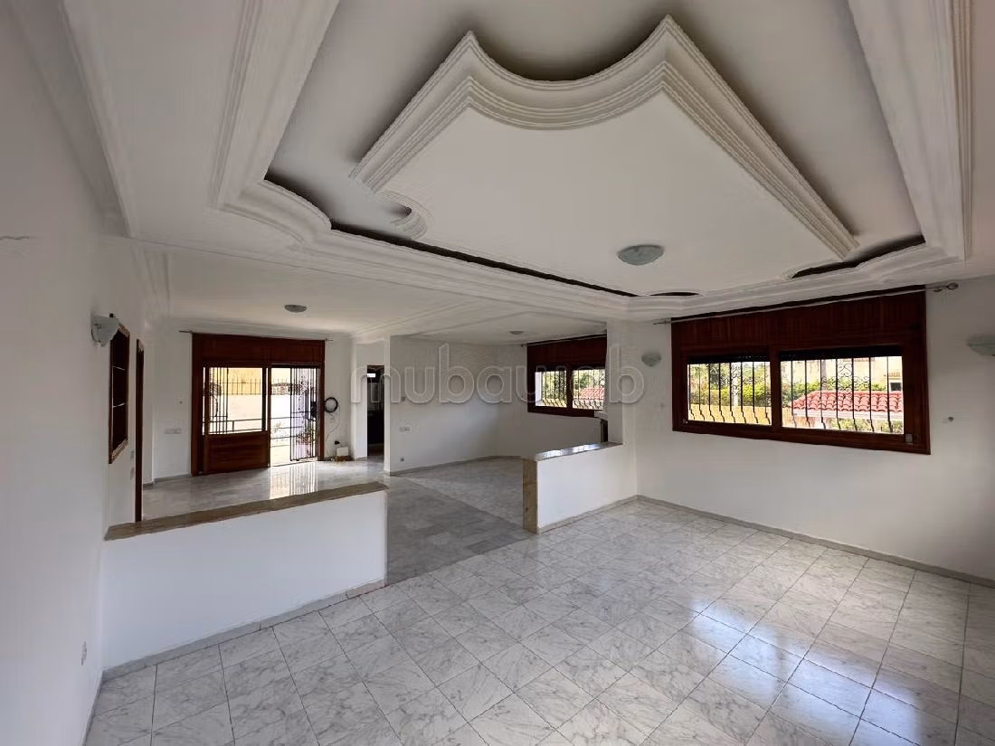 Villa à Louer de 421.0 m² à Rabat, Riyad Extension