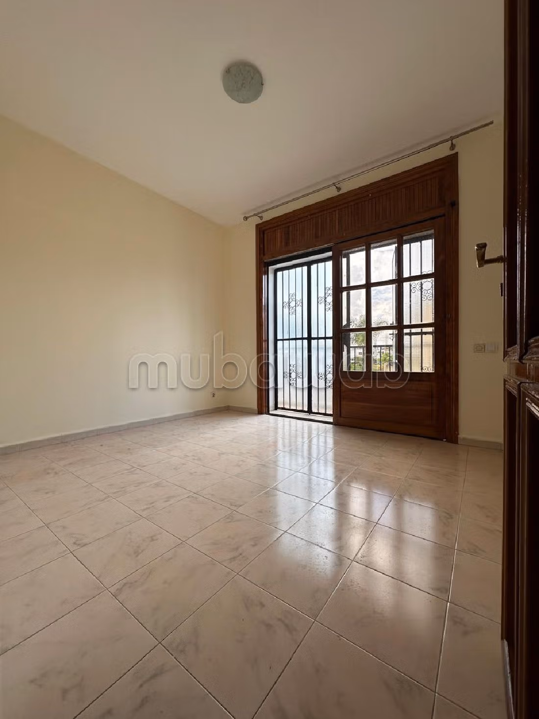 Villa à Louer de 421.0 m² à Rabat, Riyad Extension