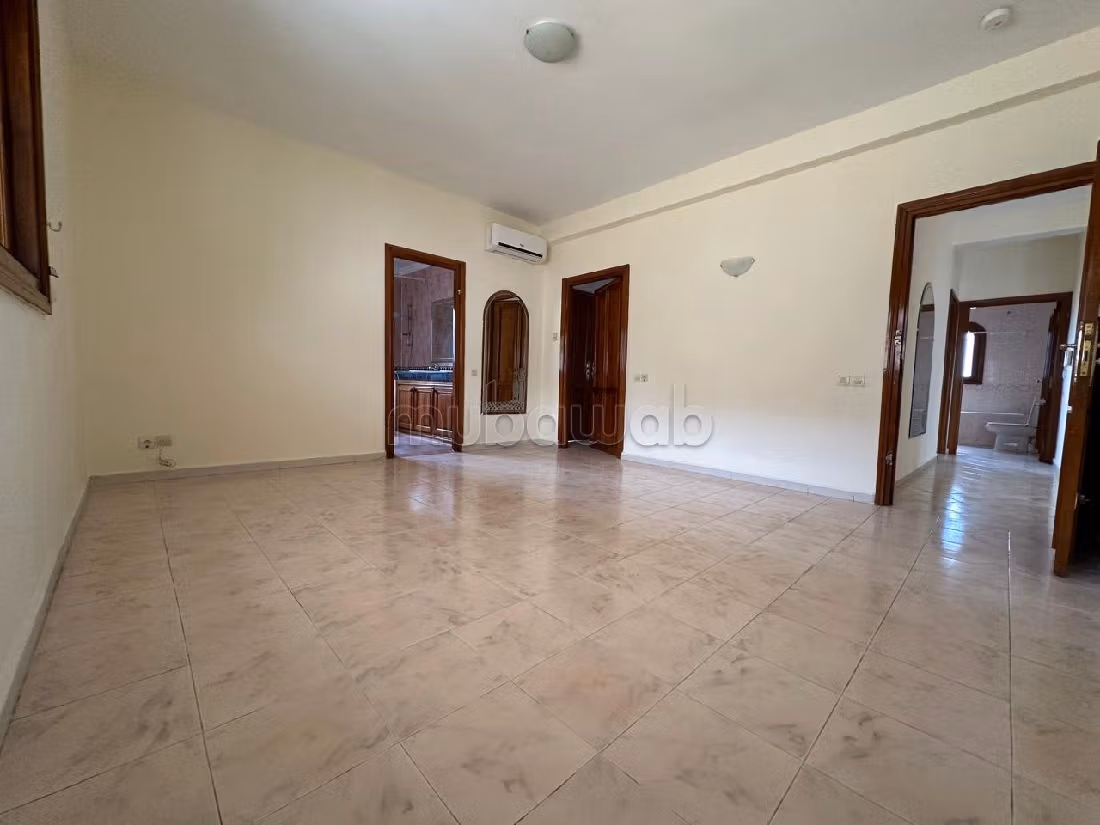 Villa à Louer de 421.0 m² à Rabat, Riyad Extension