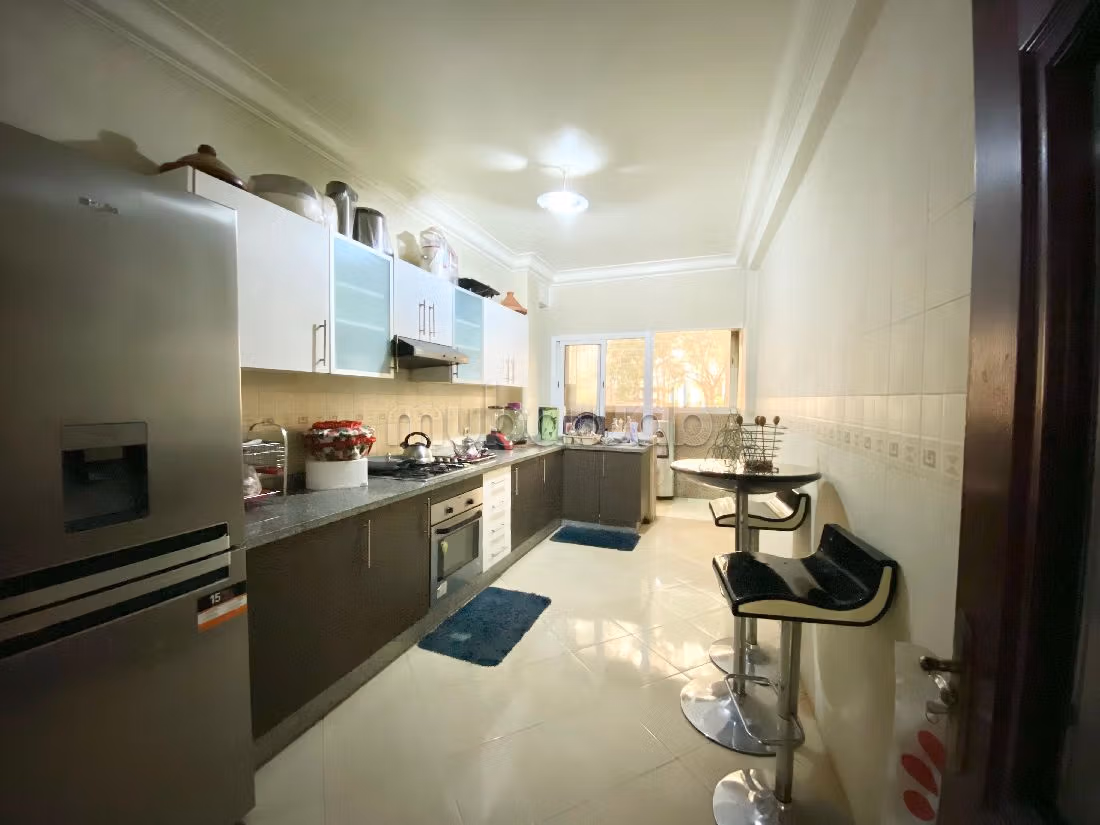 Appartement à Vendre de 170.0 m² à Casablanca, Hopitaux — 2