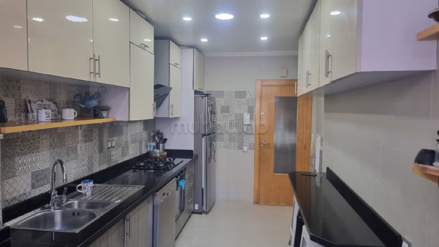 Vendita appartamento a Lekrimat. Superficie di 88 m². Posto auto e ascensore