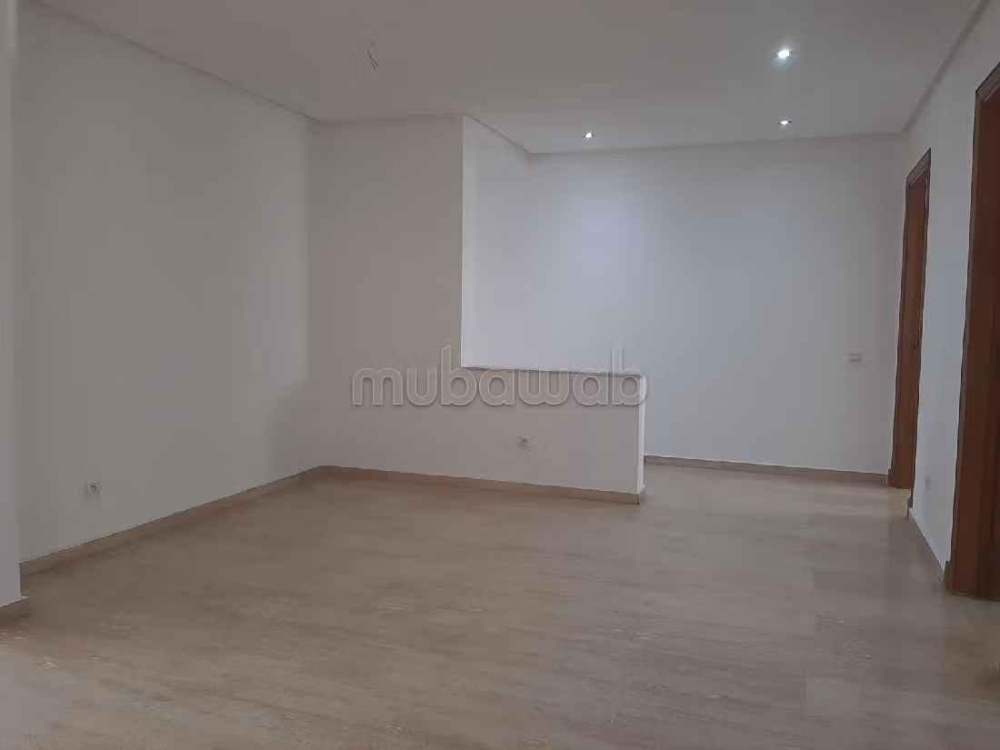 Appartamento in vendita a Quartier Bachkou. Superficie 141 m². Con garage e ascensore
