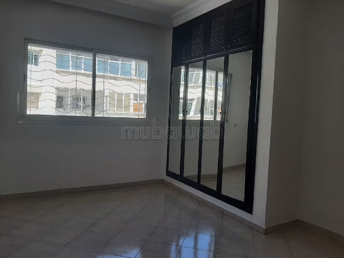 Appartamento in vendita a Quartier Bachkou. Superficie 141 m². Con garage e ascensore