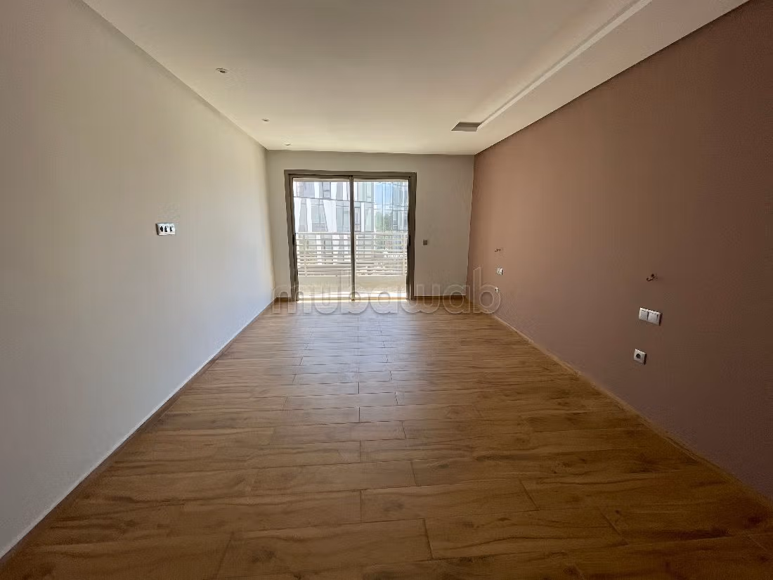 Rent this apartment in Beauséjour. Large area 162 m². Carpark and elevator