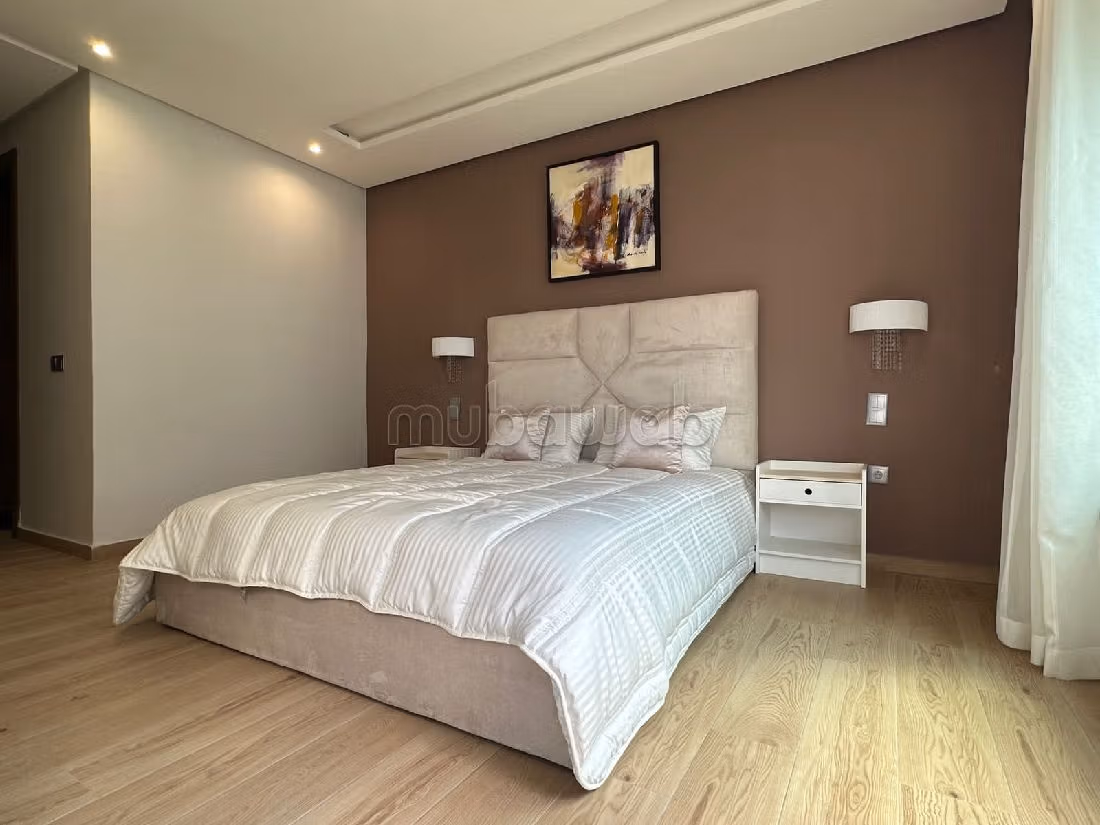 Rent this apartment in Beauséjour. Large area 162 m². Carpark and elevator