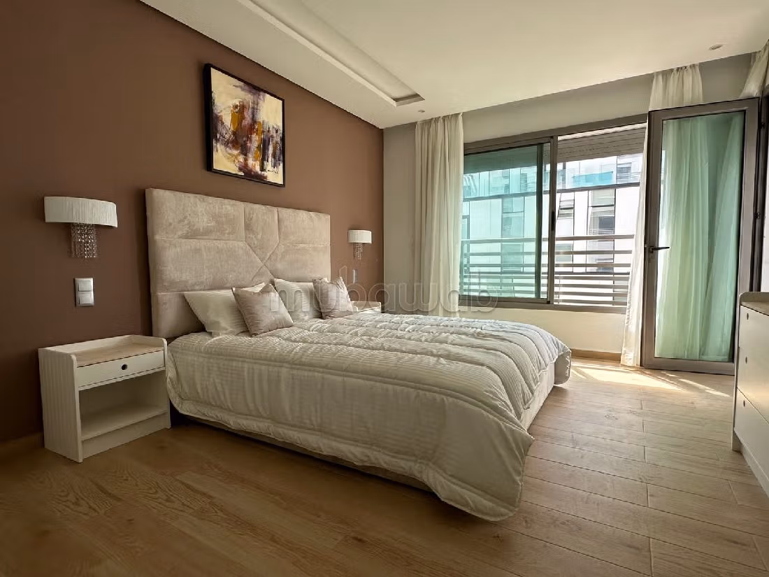 Rent this apartment in Beauséjour. Large area 162 m². Carpark and elevator