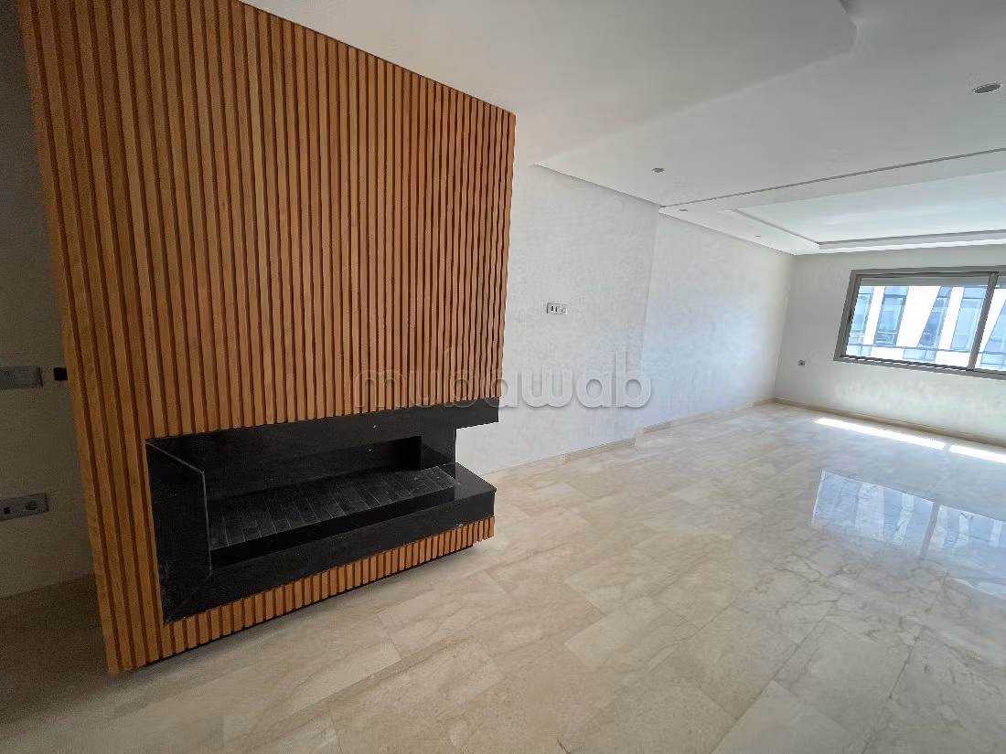 Rent this apartment in Beauséjour. Large area 162 m². Carpark and elevator
